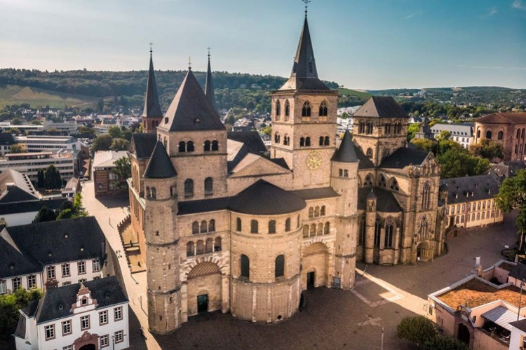 Trierer Dom mit neuester Tontechnik ausgestattet